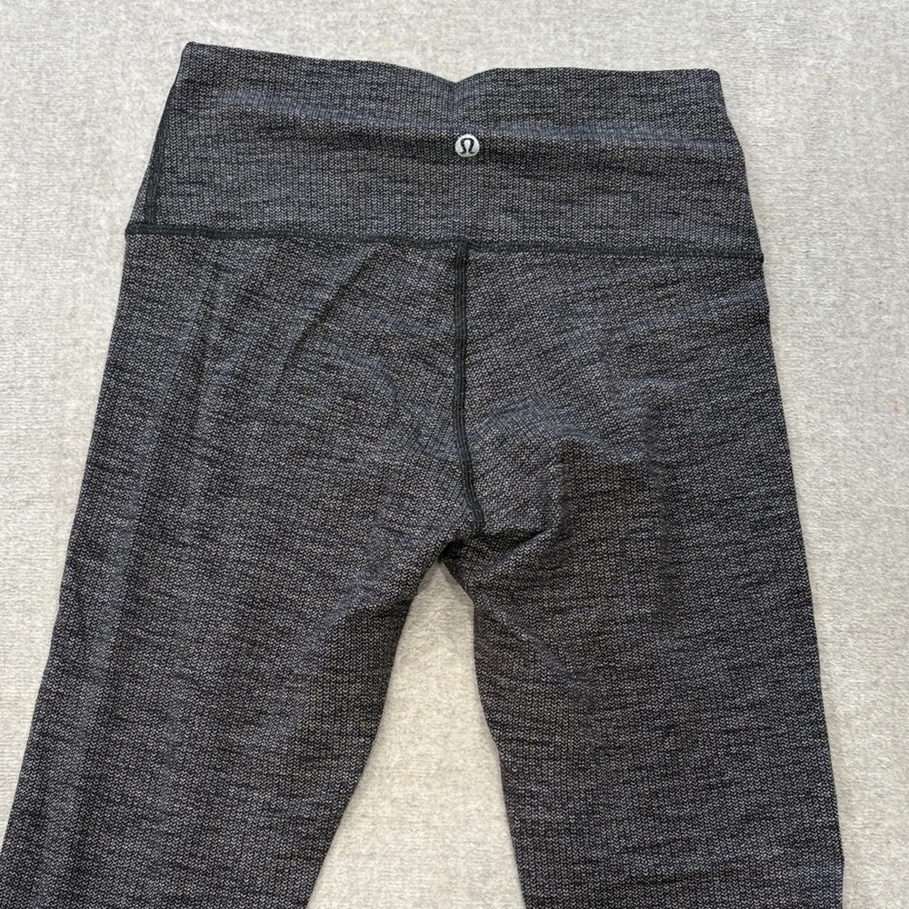 Women’s size 6 Lululemon leggings